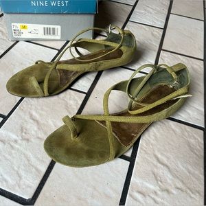 Nine West Green Suede Strappy Sandal w/ Toe Loop Size 8